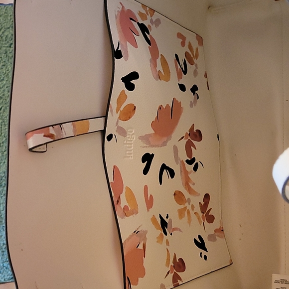 White and floral handbag - Picture 2 of 2